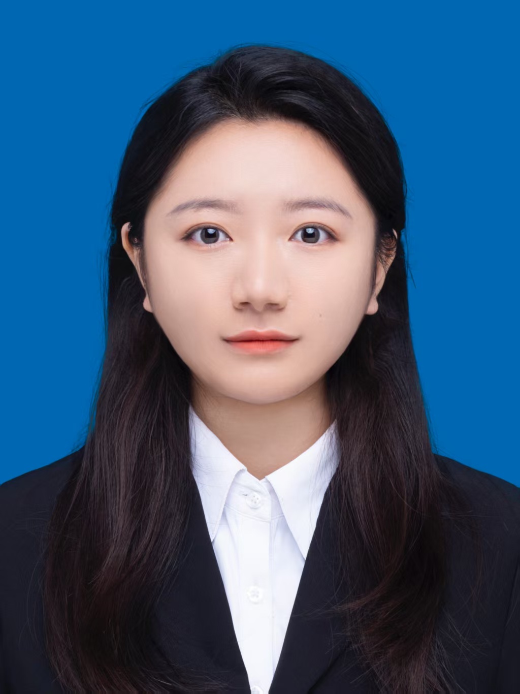 任靓